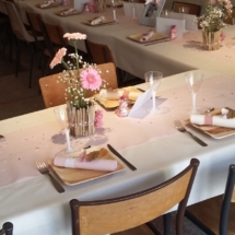 décoration de table pour baptême thème bois et couleur rose et blanc