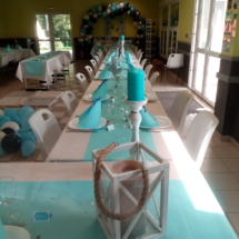 table-bapteme-avec-decorations-theme-bleu